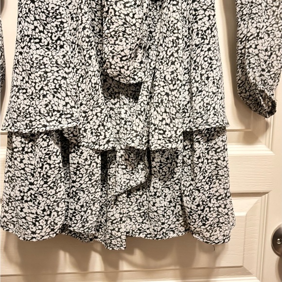 Black and white floral Dress - Picture 3 of 3